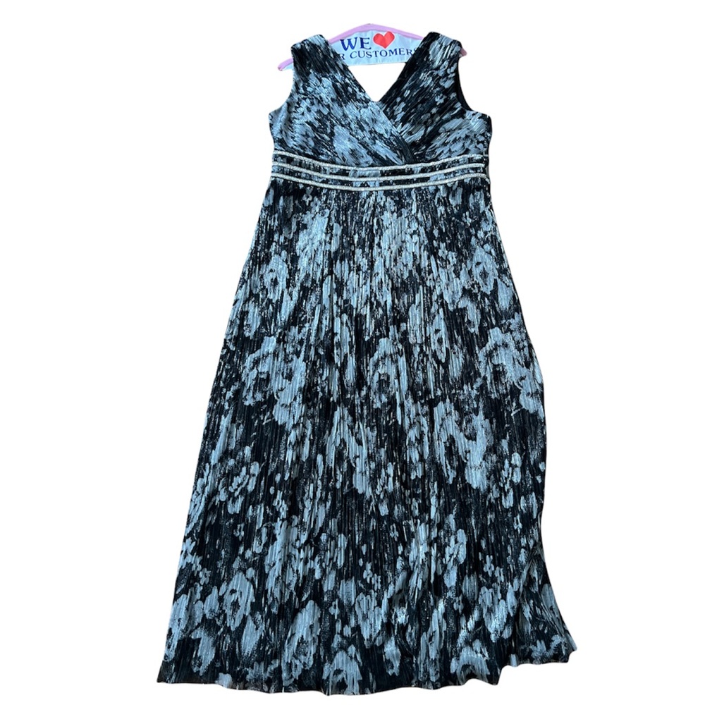 R&M Richards Women’s Black & Silver Grown Size 18W